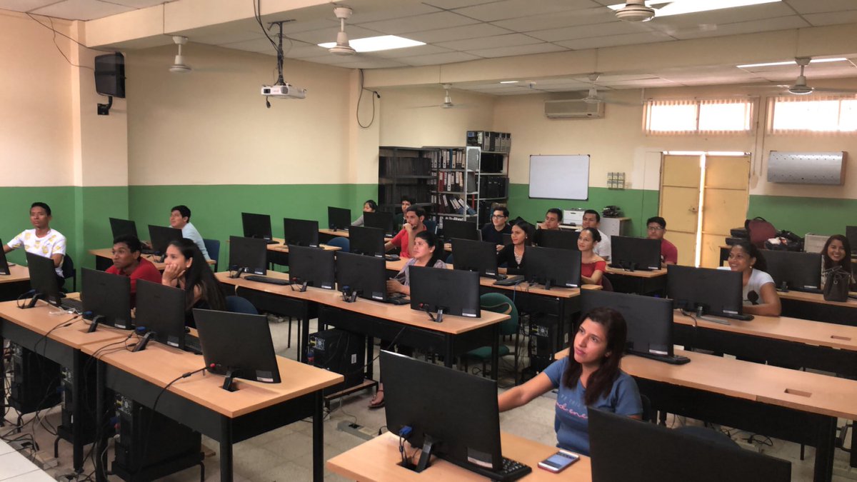 CeVaDe's tweet photo. Con mis estudiantes de 8vo Semestre de @ISACFCA en el Taller de #RedesSociales 
#ISACFCA2020 #LosIngenieritos 🎓 https://t.co/5nM2VQt17j