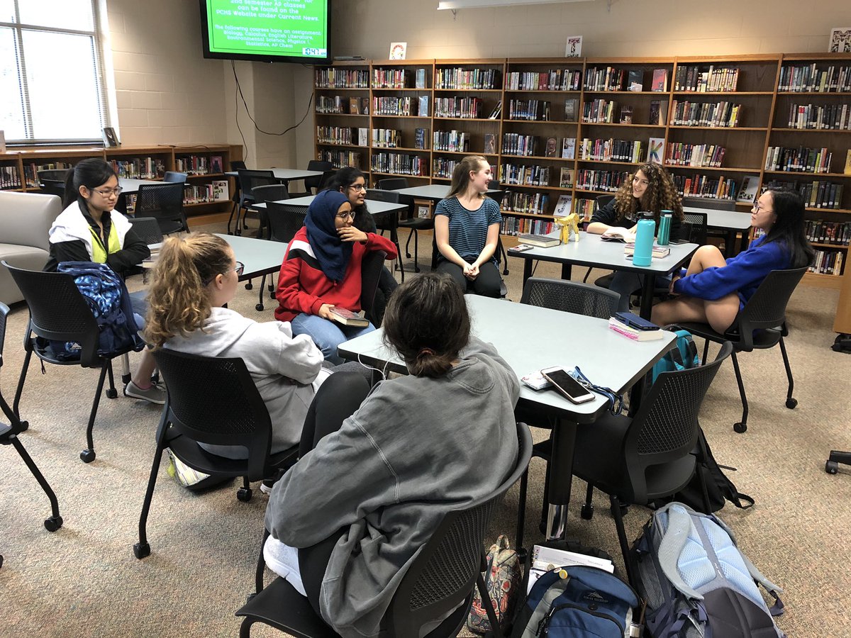 PCHSMedia's tweet photo. Our partner reading month with #CatamountChapters was a success! Lots of good conversations between the pairs and book talks to the rest of the group 📖 📚 #read #catsread https://t.co/BIpd7w47Yp