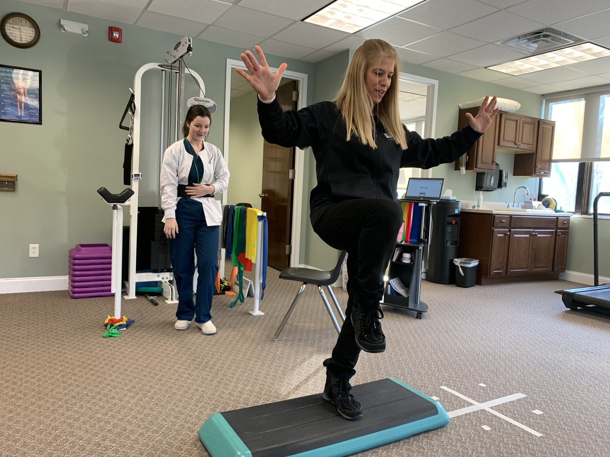 rocklandboces's tweet photo. Learners in our #RocklandBOCES Health Science Academy work with the experts during #HandsOn internships! Thanks to Dr. Tracy Urvater for helping #CTE students like Cristina M. get #CareerReady! #BOCESproud #AccessPT #PT #MentoringMonth #MentorIRL @MENTORnational @southorangetown https://t.co/OXhc1cuJ7m