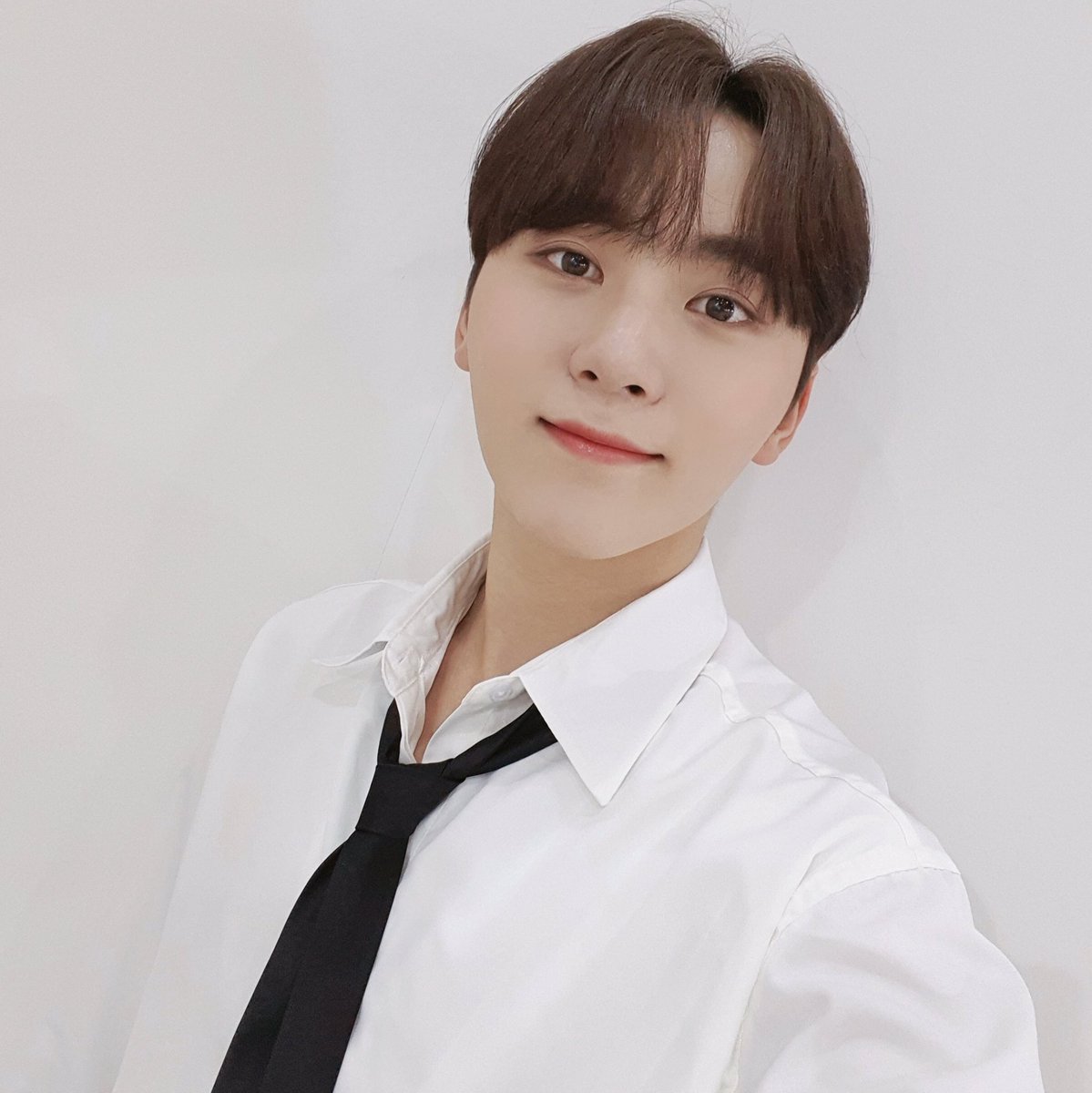 Tranthithaoyen's tweet photo. Phải thật hạnh phúc , khỏe mạnh và thành công hơn nữa nhé , Boo Seungkwan 💙
#BOOtifulBOOday https://t.co/4osO7dfT50