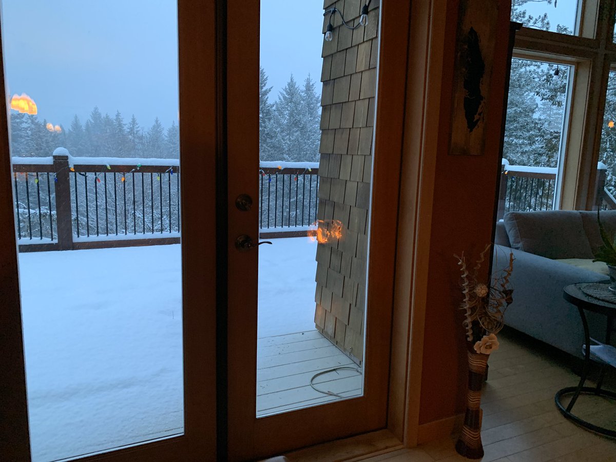 RachelleAW's tweet photo. @nathalie_magel CISDV Snow Day on Vancouver Island. https://t.co/O6oruyi0CB