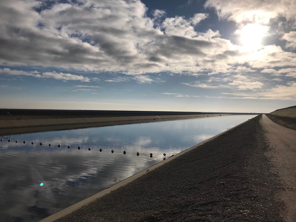 USGSwaterCA's tweet photo. It's a beautiful morning in the #CentralValley along the #CaliforniaAqueduct! We're out early checking on the #extensometers we use in monitoring #landsubsidence. #cawater https://t.co/eP9bzKRXjq