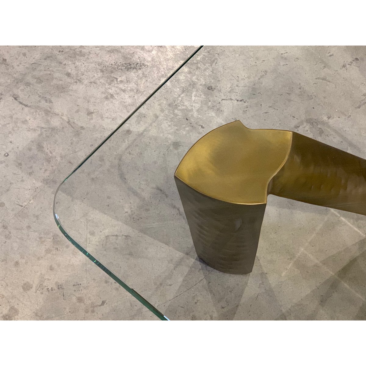 EvanLewisInc's tweet photo. A custom Alexander Coffee Table in brassy patina. We like the rounded corners of the glass top. #evanlewisinc #customfurniture #studiofurniture #handmade #patina #evanlewissculptor #alexandercollection #coffeetable #madetoorder #cocktailtable #mineralpoint #design https://t.co/MFuaHDvAyJ
