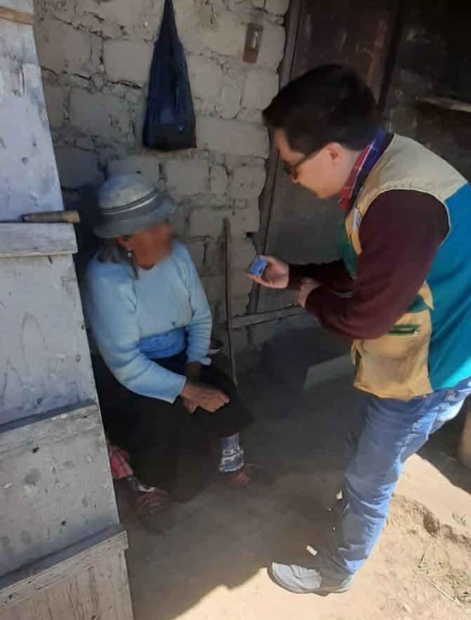 DPS_LosRios's tweet photo. #Bolívar | La labor del #MédicoDelBarrio es garantizar que los servicios de salud lleguen a toda la población prioritaria y vulnerable; en esta ocasión se brinda seguimiento y atención médica integral a adultos mayores de sector Castillo del cantón #Guaranda
#MSPdeTodosyParaTodos https://t.co/Z3L1Q9J57f