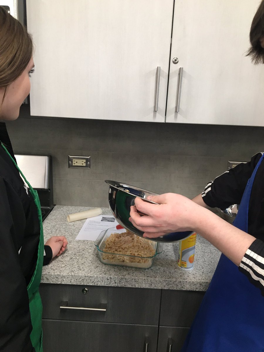 mrs_eschman's tweet photo. Culinary 1: Rice Krispie Treats.#werclc #d155inspire #clc_ICW  #teamwork https://t.co/KBSTg1MFiM