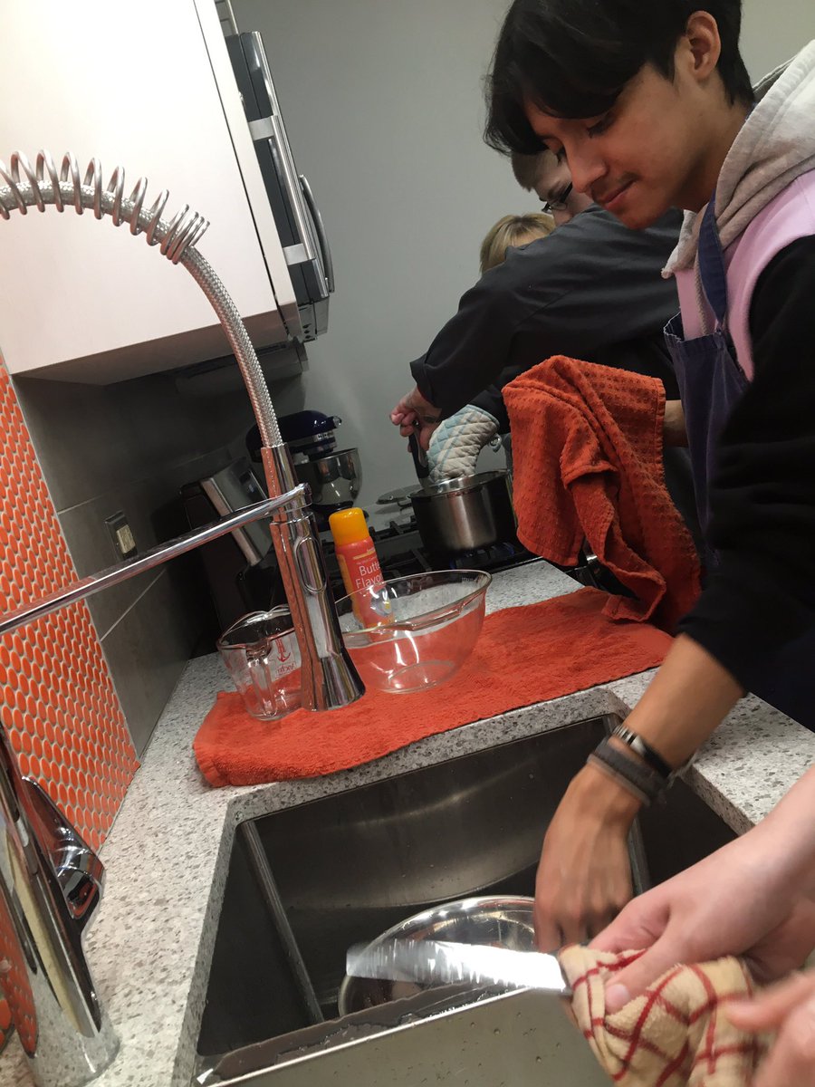 mrs_eschman's tweet photo. Culinary 1: Rice Krispie Treats.#werclc #d155inspire #clc_ICW  #teamwork https://t.co/KBSTg1MFiM