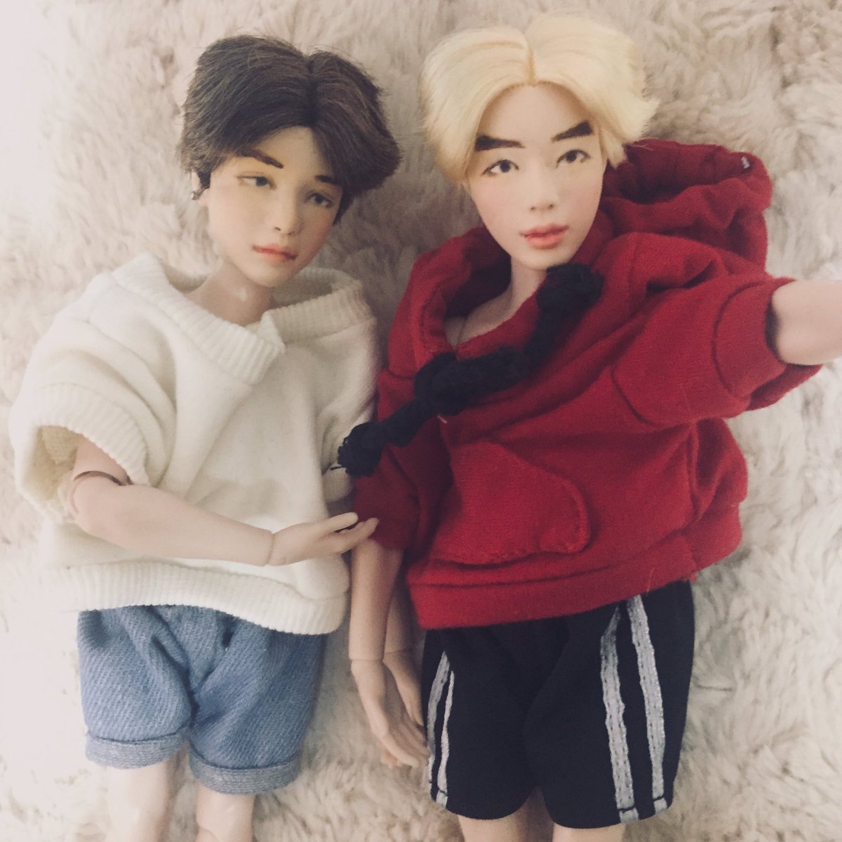 Mattel_Yoon's tweet photo. 이젠 낮과 밤이 완전히 바뀐 것 같은데..
형태를 알아볼 수 없는 형라인 💦💦

#윤몽이네 
#미완성 #형라인
#BTS #Mattl #진 #슈가 https://t.co/3MhYOvZyz4