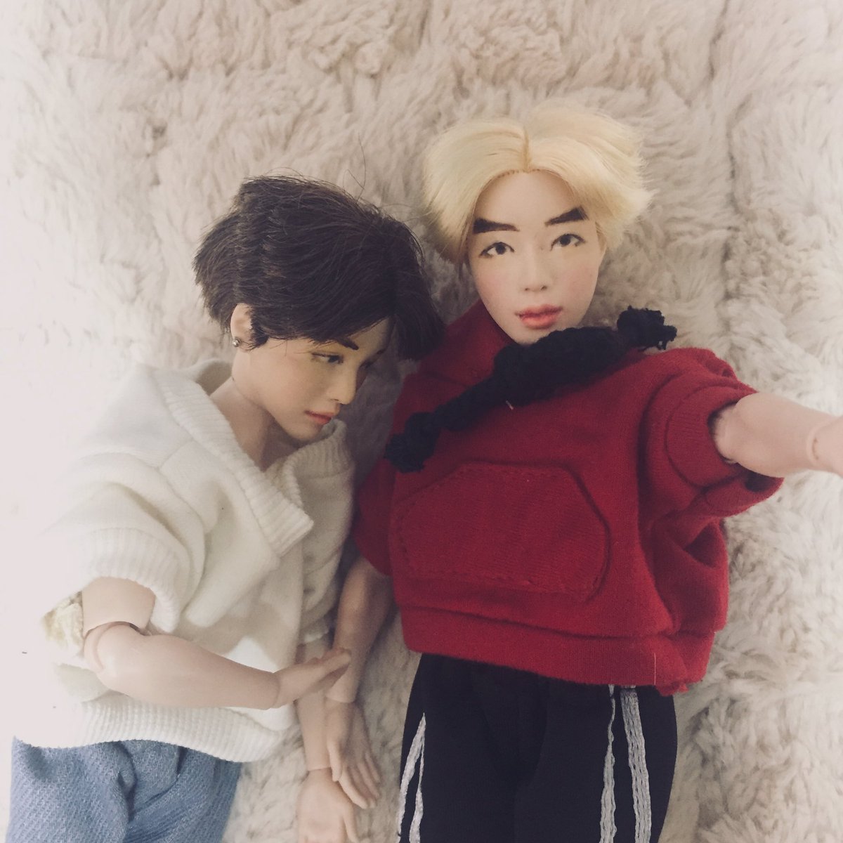 Mattel_Yoon's tweet photo. 이젠 낮과 밤이 완전히 바뀐 것 같은데..
형태를 알아볼 수 없는 형라인 💦💦

#윤몽이네 
#미완성 #형라인
#BTS #Mattl #진 #슈가 https://t.co/3MhYOvZyz4