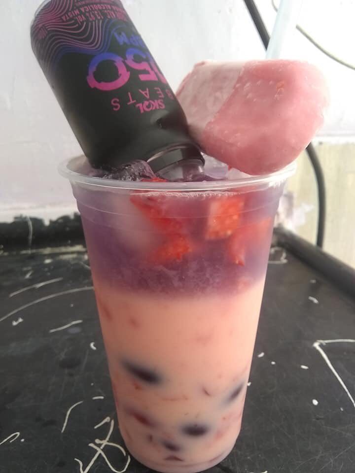 Novidade pro verão 🔥

Caipirinha de morango, uva, sorvete, vodka e Skol 150 🔥🔥
