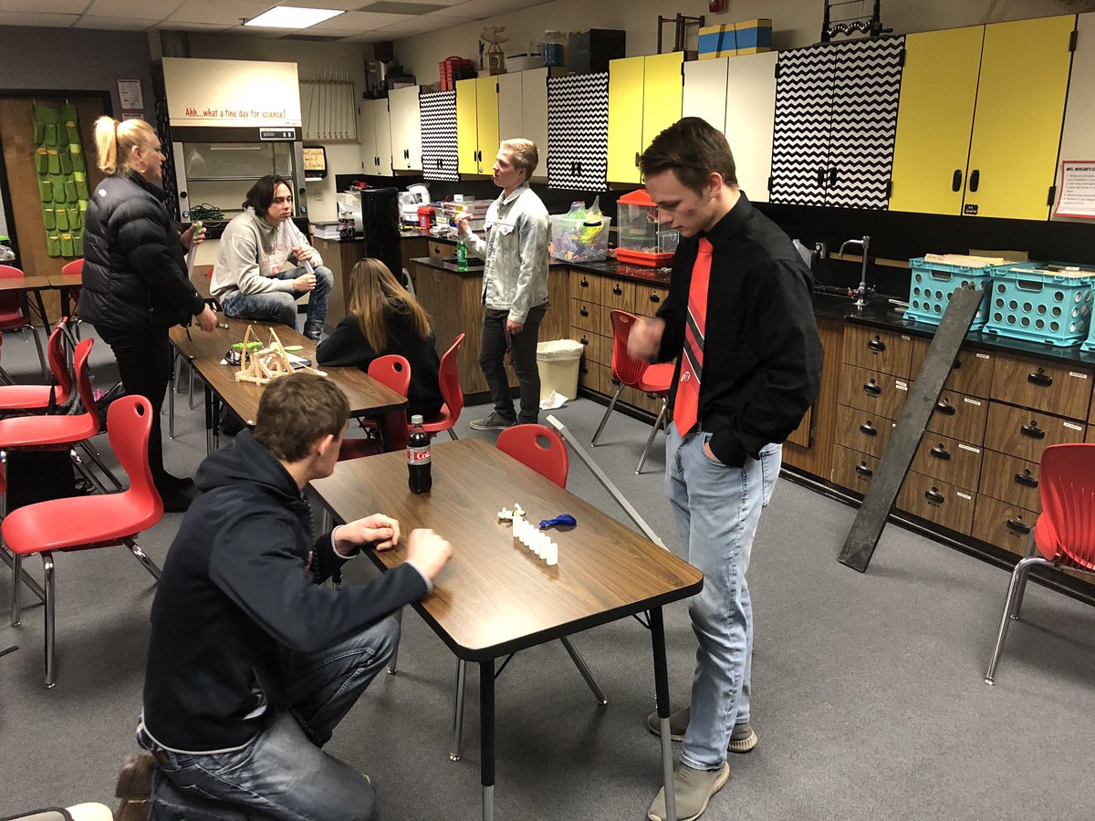 BrettBeagley's tweet photo. Mentos powered what?.... learning about energy transfer in Mrs. Morgan’s Physics class! #seviersdstrong #ramfam @DebbieSciTech https://t.co/AQgitY2rHi