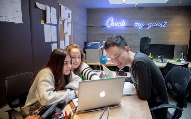 frenchweb's tweet photo. #PropTech : @checkmyguest reprend les activités de @bnbsitter à la suite de sa fermeture https://t.co/9La0aFZpBO https://t.co/WB1eiVr3ed