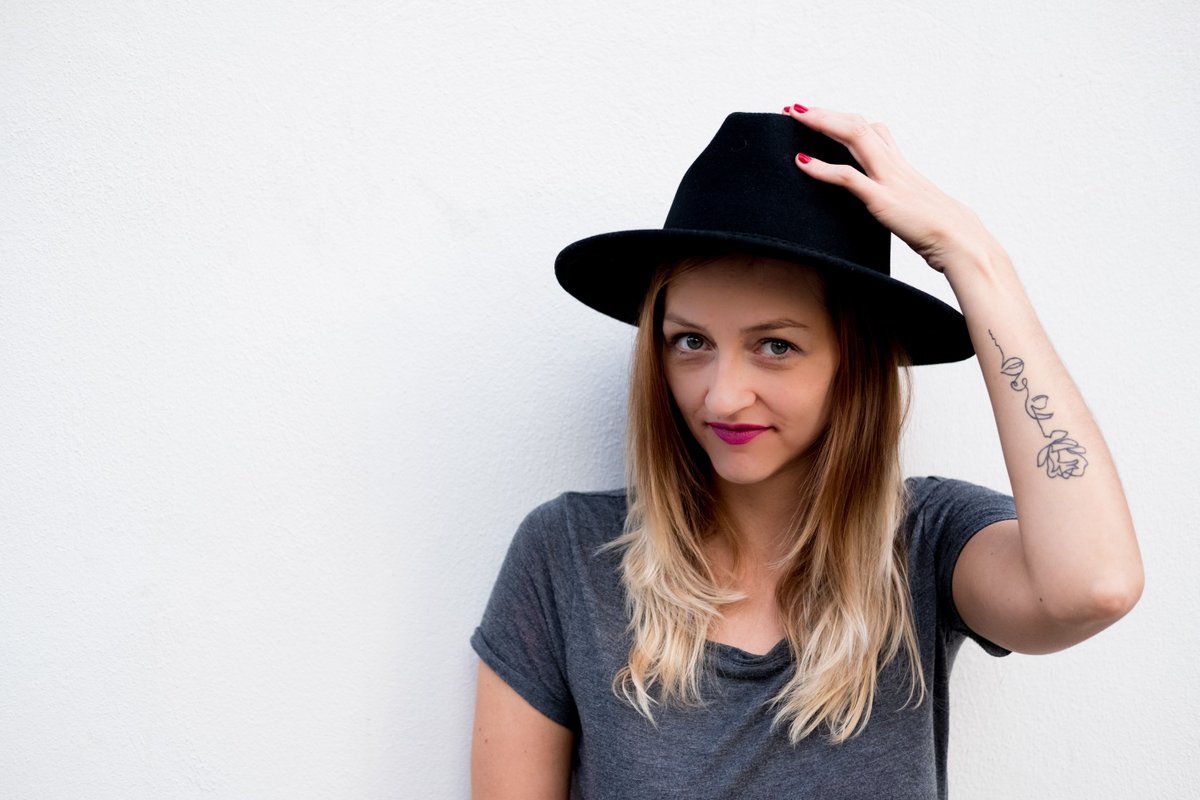dealspotr's tweet photo. Hey, it's national hat day! Go get yourself a new hat, you deserve it! 🤠 Don't forget to check out our website for the best deals on trends from Goorin Bros. & Grace Eleyae.
📸 credit: @sherise.photography
#onlineshopping #seasonaltrends #styletrends #hattrends #hats https://t.co/wbTb3UDrLi