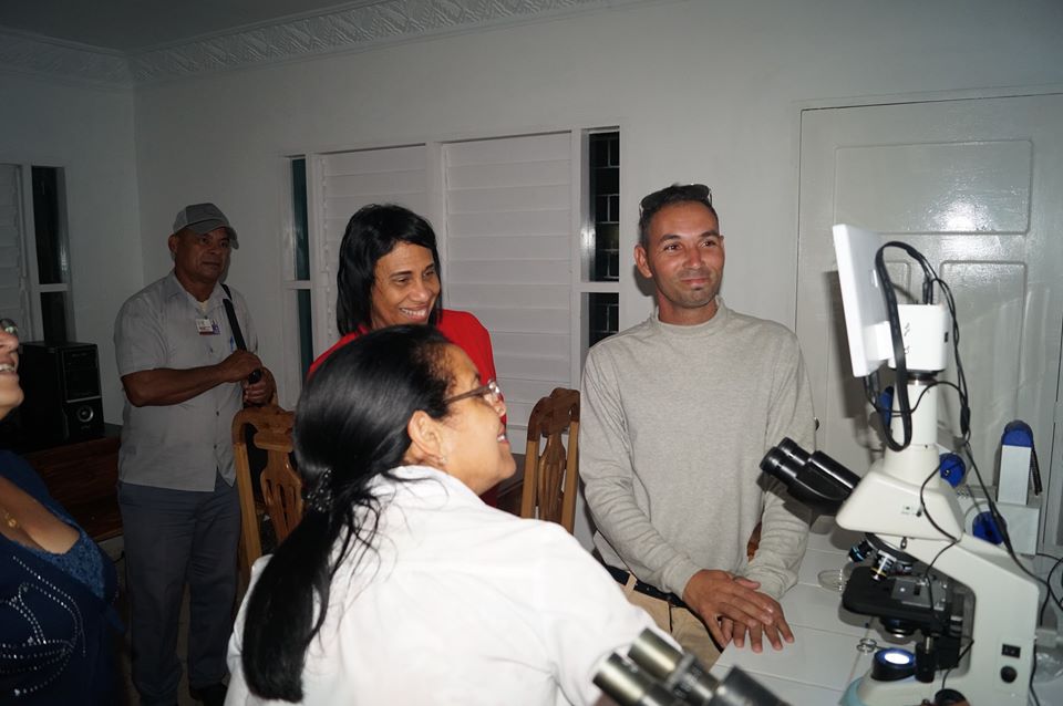 MINSAPCuba's tweet photo. Viceministra de Salud @PardoRegla realiza recorrido por áreas de Higiene y Epidemiología del país. En #Holguín visitó el Centro Provincial de Higiene y la Subdirección de Vigilancia y Lucha Antivectorial. Instó a continuar garantizando la estabilidad epidemiológica del territorio https://t.co/dezUwfpMQD