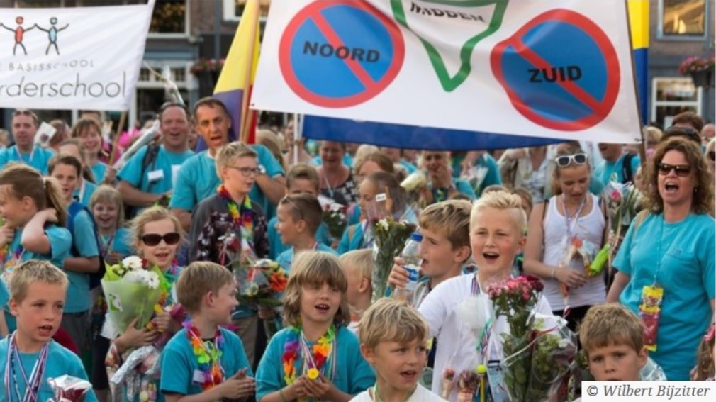 <a href="/GietersBelang/">'t Gieters Belang</a> is het volledig eens met <a href="/speakerJannes/">jannes mulder</a>;  "Zorg er eerst voor dat je speeltuin leuk is om in te spelen. Zet er daarna uithangborden omheen.” 

#Landmarks on hold en naast de speeltuin nu ook eerst de fusieschool Giethoorn realiseren. Die zijn we toch niet vergeten?