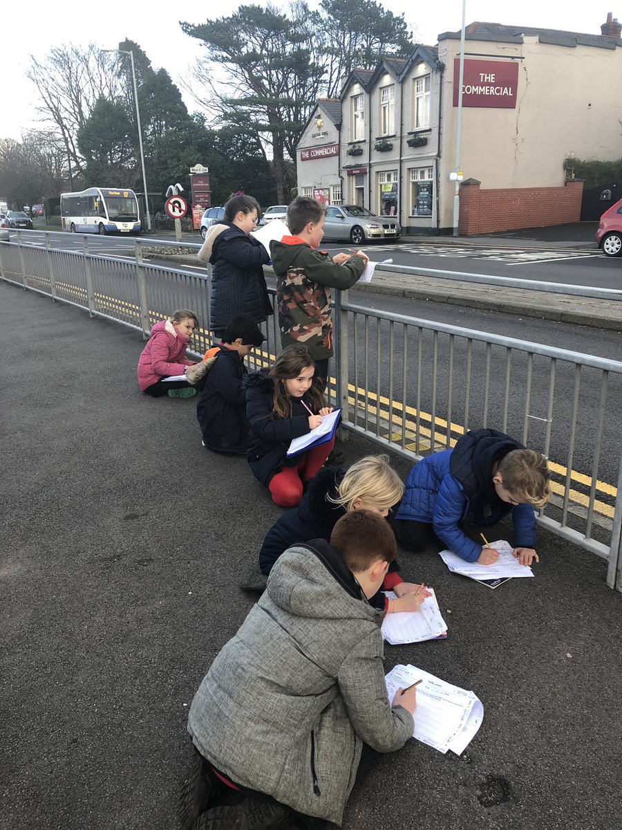 Hendrefoilan's tweet photo. The people of Killay are always so friendly when we ask them questions about shopping in Killay. #hdfpy4 #hdfphum https://t.co/UKApTFcpGZ