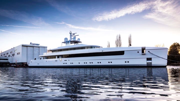 andresteur's tweet photo. Eindelijk een vriendin met geld...๐ Indrukwekkend bezoek aan @Feadship #ConcurrentDesign @Defensie Trots op een Nederlands topproduct #SuperYachts https://t.co/ORx6Xv8YGc