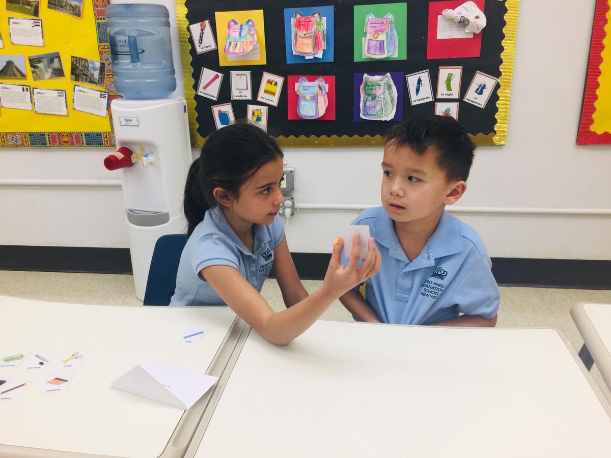 NAISNY's tweet image. Year three have been using picture cues to work together to develop their Spanish conversational skills.
#spanish #spanishclass #learningalanguage #teamwork #year3 #hablamosespañol #spanishconversation #learningisfun #internationaleducation
