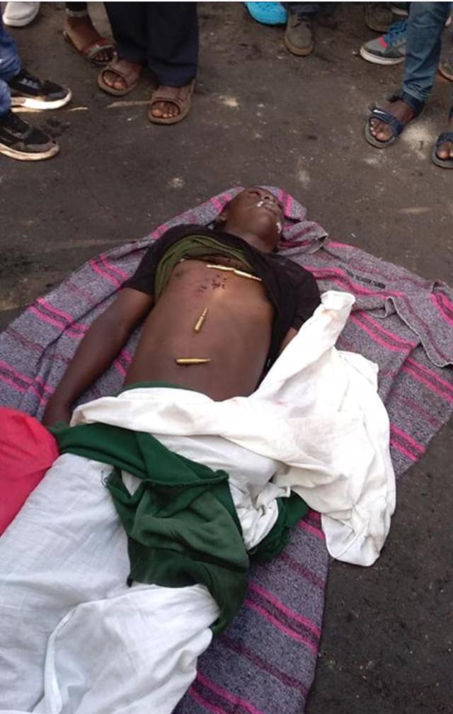 MigunaMiguna's tweet image. This young boy from Mwingi was murdered by Despot Uhuru Kenyatta for being unemployed and poor. He is among the 4 innocent civilians who were gunned down by the despotic @PoliceKE while protesting PEACEFULLY. They wanted a  road they had paid for. #DespotsMustFall