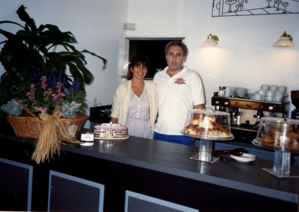 LarsProduction's tweet photo. #LennyRosenberg #adesaswan #Working #Origional #Owners #Formula #Flipping #SeventeenthStreetCafe #santamonica #Serving #Cookies #CupCakes #CakePops #Chocolate #Ganash Order #New #Bakery #ShowCase #Almond
#LARSrestaurantflips #TVshows #Travelogue #Foodies #Adventures #Travel https://t.co/5HEiaPZeo2
