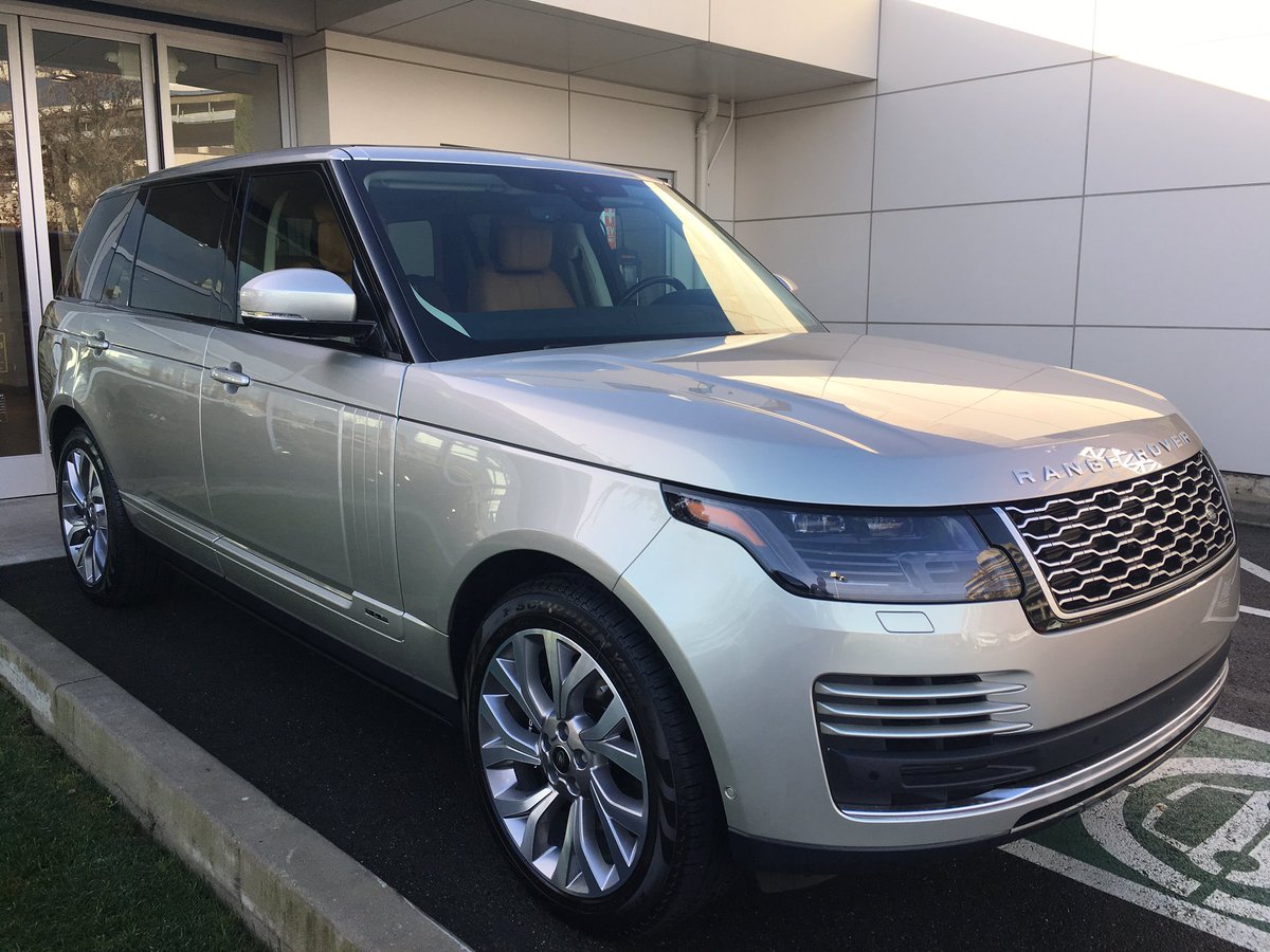 ColeEuropeanJLR's tweet photo. We continue our SVO color week with RIO GOLD on the Range Rover Autobiography LWB. @landrover @landroverusa #landrover #rangerover #rangeroverautobiography #svautobiography #rangeroversvautobiography #rangeroverlwb #rangeroverlwbautobiography #walnutcreek #coleeuropean https://t.co/b2O7CpnXtu
