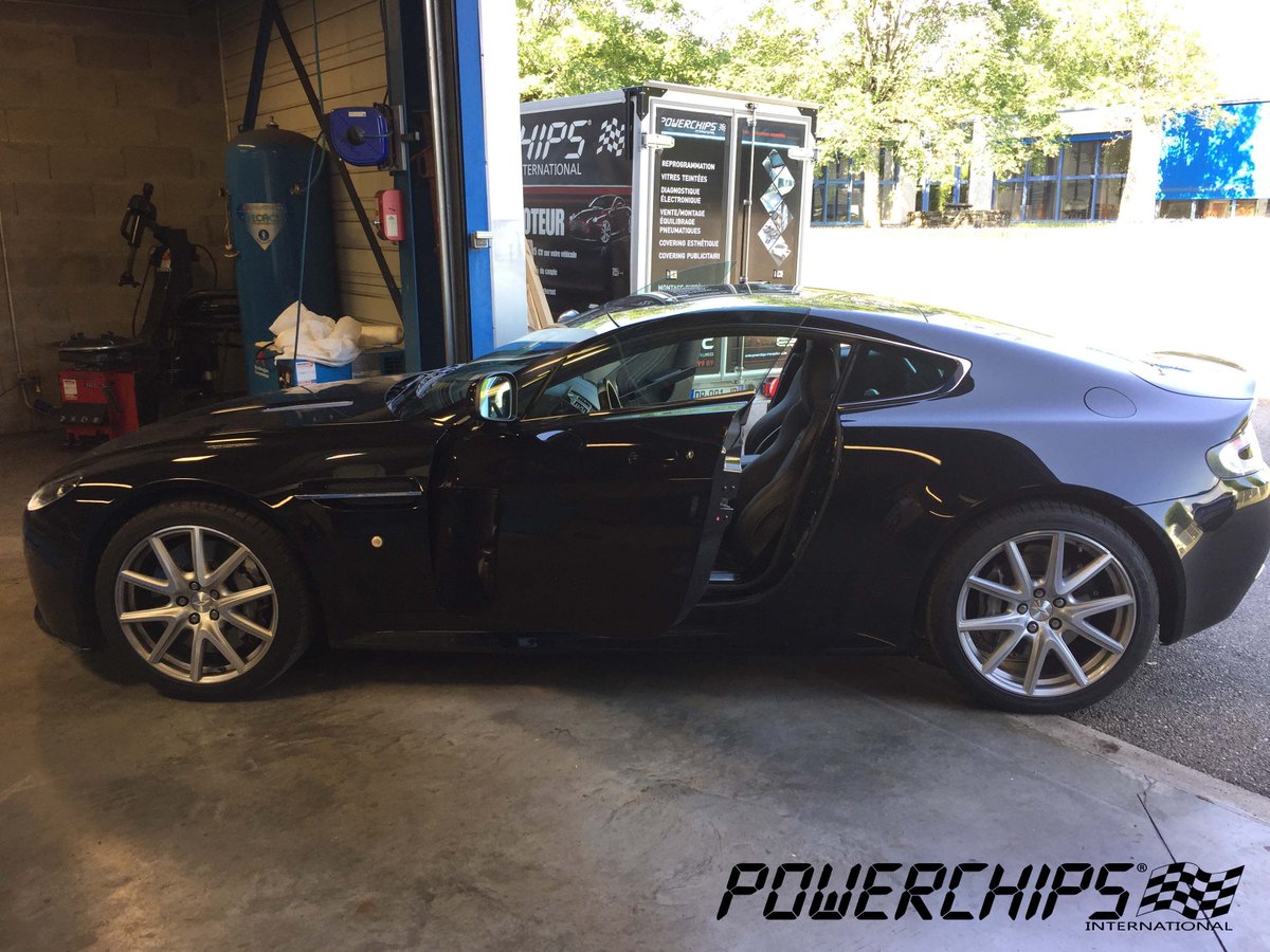 Powerchips1's tweet photo. Une superbe Aston Martin Vantage S de visite à notre garage Powerchips !!! 😎 
Un V8 qui n'est pas là pour faire de la figuration… avec un bloc moteur de 4.7 litres qui développe 436 ch !
#astonmartin #vantage #reprogrammation #chiptuning #reprog #Ethanol #E85  #powerchips https://t.co/xsERM9Qpjf