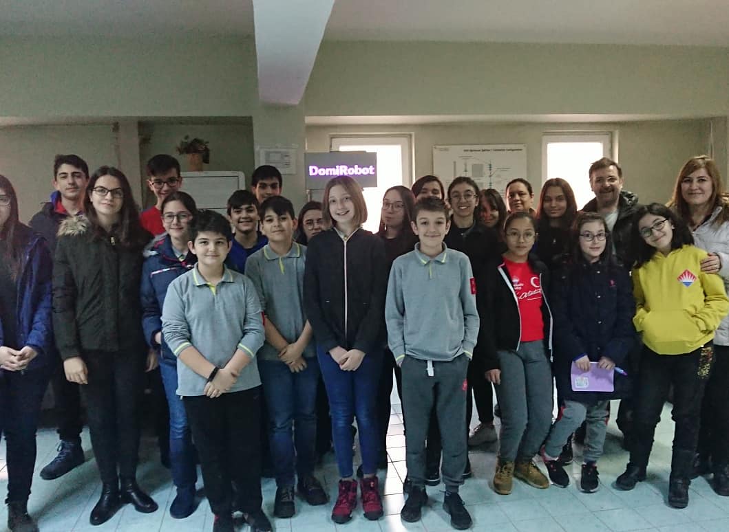 JrTornadoTeam's tweet photo. Projemizi geliştirmek ve gerekli malzemeleri almak için Organize Sanayi bölgesinde bulunan “Domi Robot” firmasına gittik ve Elektronik Mühendisi Alper Pelik’in verdiği değerli bilgilerle projemizi daha detaylı şekillendirdik.Destekleri için çok teşekkür ederiz. #cityshaper #fll20 https://t.co/NnzjFgMGAr