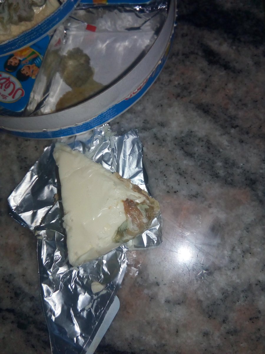 الهيئه العامه لحماية المستهلك المحترمين بعد التحيه ذهبت بتاريخ 26 من الشهر الفائت لشراء لوازم المنزل من أحد المراكز التجاريه المشهوره في السلطنه وبعد أيام من إستهلاك هذا النوع من الجبن وجدناه بهذا الشكل متعفن.
للعلم قد أضعت فاتورة الشراء <a href="/pacp_oman/">هيئة حماية المستهلك</a>
#اخدود_النعم