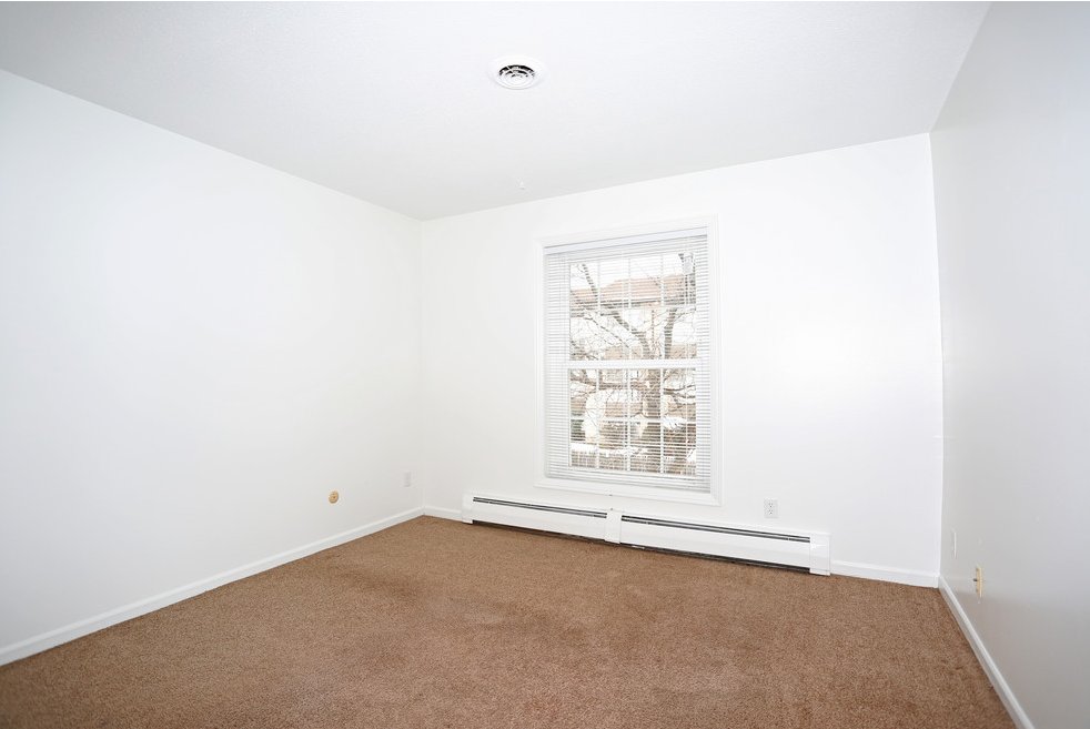 GlendaleDev's tweet photo. Apartment hunting in Amherst? Check out these gorgeous 2BR, 1 bath and 2BR, 1.5 bath units at Sturbridge Village on Maple Rd.! $1,115-$1,160/mo! Call (716)803-6987 or learn more here: https://t.co/p4Y6XrdgNu https://t.co/CaW1tx4cE8