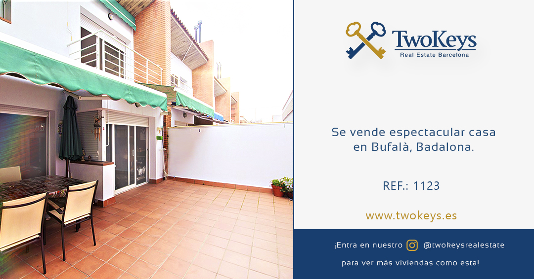 TwoKeysBCN's tweet image. Se vende espectacular casa en #Bufalà, #Badalona. Dispone de 227m2 distribuidos en amplio salón de 22m2, cocina office de 10m2 totalmente reformada, 5 habitaciones con armarios empotrados (3 dobles y 2 individuales, una de ellas es un despacho), y dos baños completos.

REF.: 1123