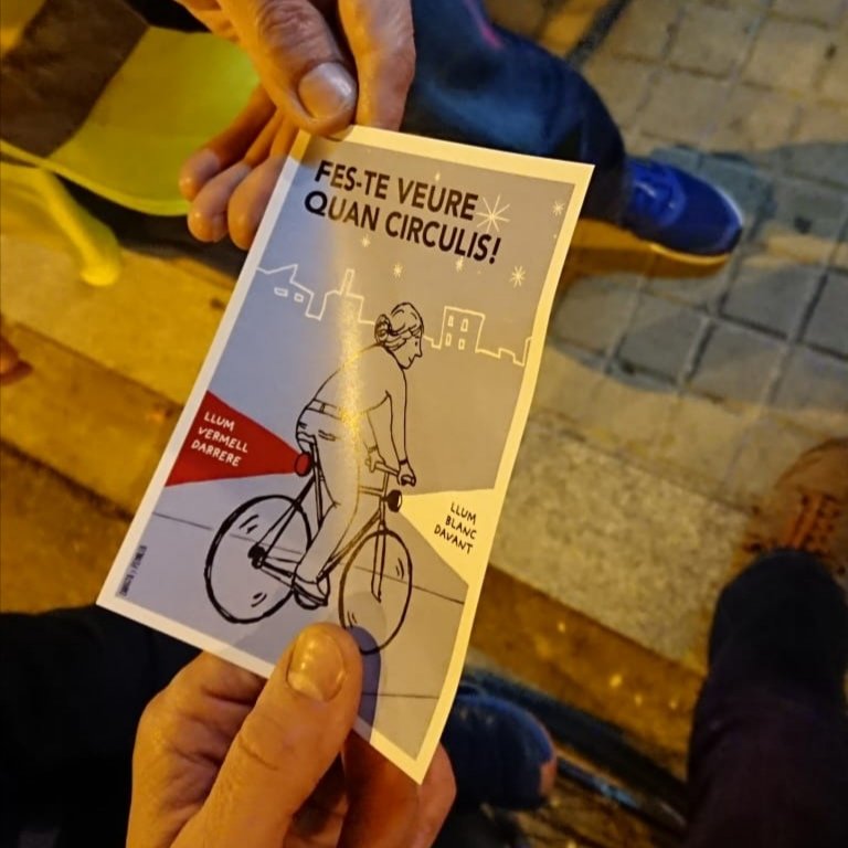 bacc_cat's tweet photo. Una imatge ho diu tot 🙂 
👉 Fes-te veure 🚲 #bicibcn #bicicat https://t.co/qS5qRx8xaR