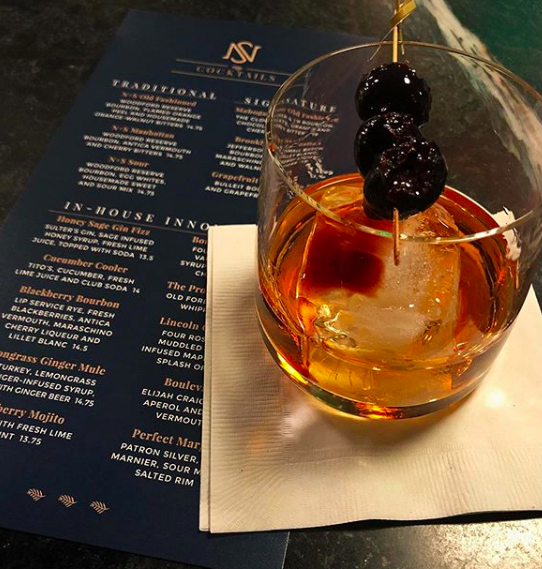 homeofusagolf's tweet photo. The North & South Bar is the latest addition to the newly renovated Manor Inn at @PinehurstResort! Stop by and enjoy the wide variety of bourbon, whiskeys, craft beer, and other cocktails. #Pinehurst #ManorInn https://t.co/8jAVCbc4F9