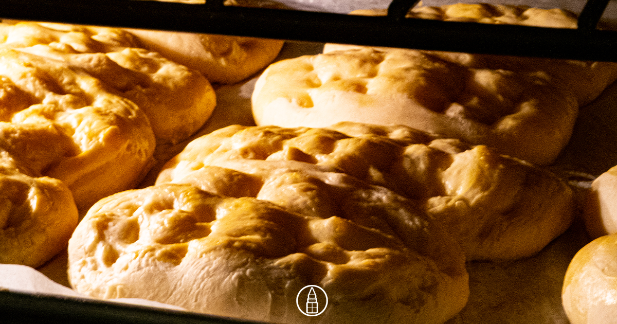 galatacafeto's tweet photo. Our delicious pide bread baking in progress! Pick them up fresh today. $1 each!

#pidebread #turkishfood #pide #tirnakpide https://t.co/j52jNEMcFQ