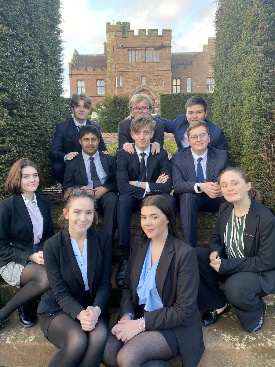 HuddleCuddle_YE's tweet photo. The team behind ‘Huddle Cuddle’💛💙
#YoungEnterprise #autismawareness #autismacceptance https://t.co/cotUJVlDfq