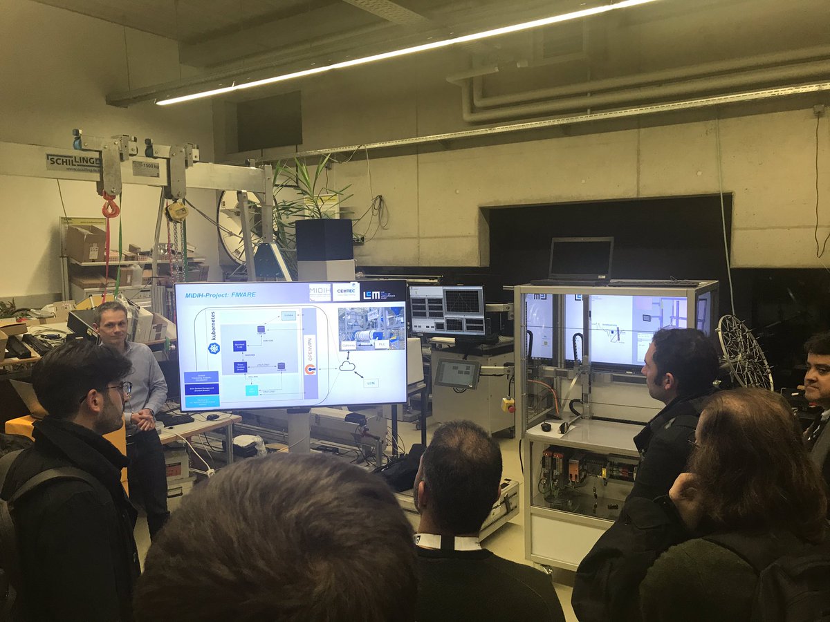 Watching quite interesting showcase of #digitaltwin implementation for #industry40 powered by #FIWARE at Linz Center of Mechatronics