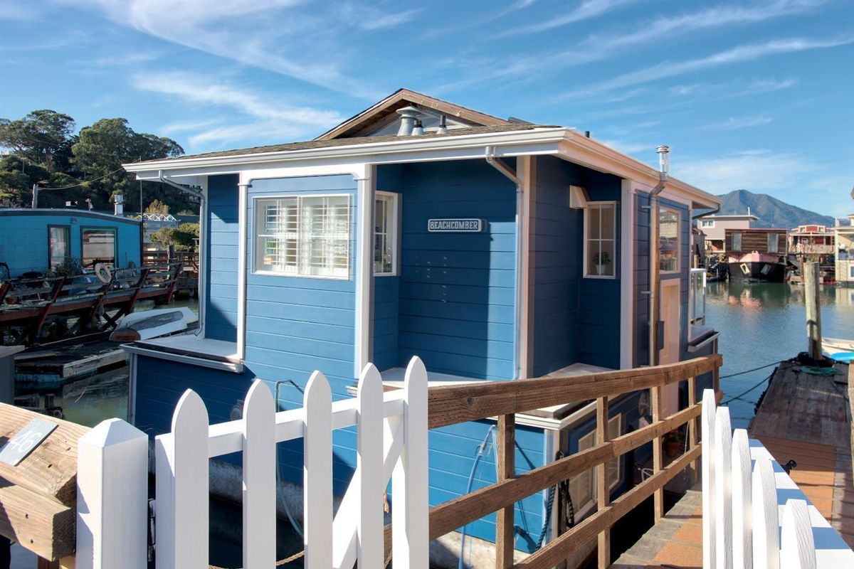 CourtneyBanksSF's tweet photo. Adorable Sausalito houseboat for sale! #sausalito #houseboat #northbay #forsale #buy #realestate #adorable #interiordesign
https://t.co/o0SCV0Jqxo https://t.co/4kt6FSmMDY
