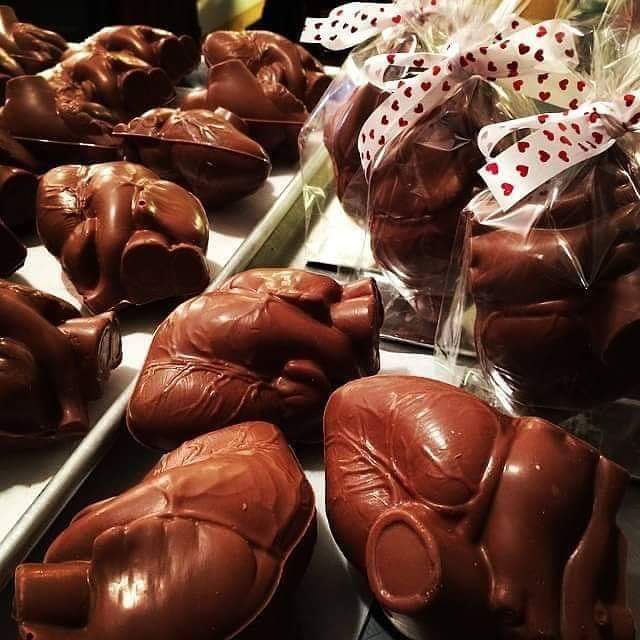 _SweetJennys's tweet image. Retweet for a chance to win a free chocolate anatomical heart.