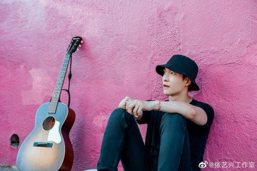 Lay_Colombia's tweet photo. [WEIBO] 200113

Actualización 2/3 del estudio de #LAY con fotos del último episodio de #REKNOW.

Vía: XingPark

- Caro

@layzhang @weareoneEXO #EXO #LayZhang #HONEY #张艺兴 #Xback #NAMANANA https://t.co/f8Ss6HL4sL