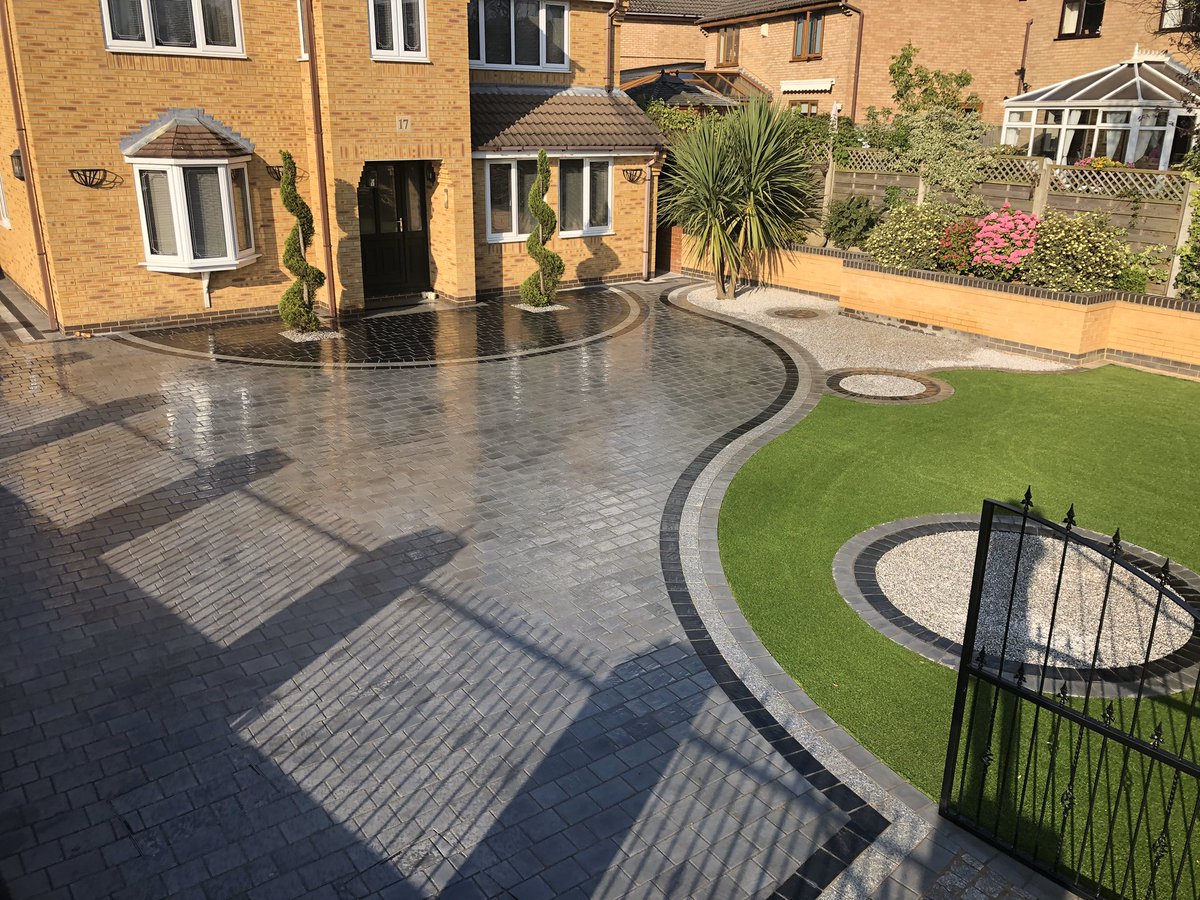 Great night in Nottingham for the Marshalls register roadshow. Thanks again Marshalls. Really happy to walk away with best driveway over 70m. Always nice to push the boundaries and be rubbing shoulders with some of the best in the business. 🏆#marshallsreg #bestbyfar