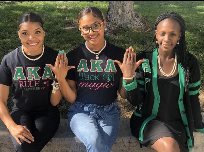 unmafro's tweet photo. Happy 112th Founders’ Day to the women of Alpha Kappa Alpha Sorority, Inc. Special shout out to @TauPhiAKA & the Iota Xi Omega Chapter 💖💚#BlackAtUNM #TauPhiAKA #NMAKAs #UNMGreeks #UNMD9 https://t.co/EkUOs9oVko
