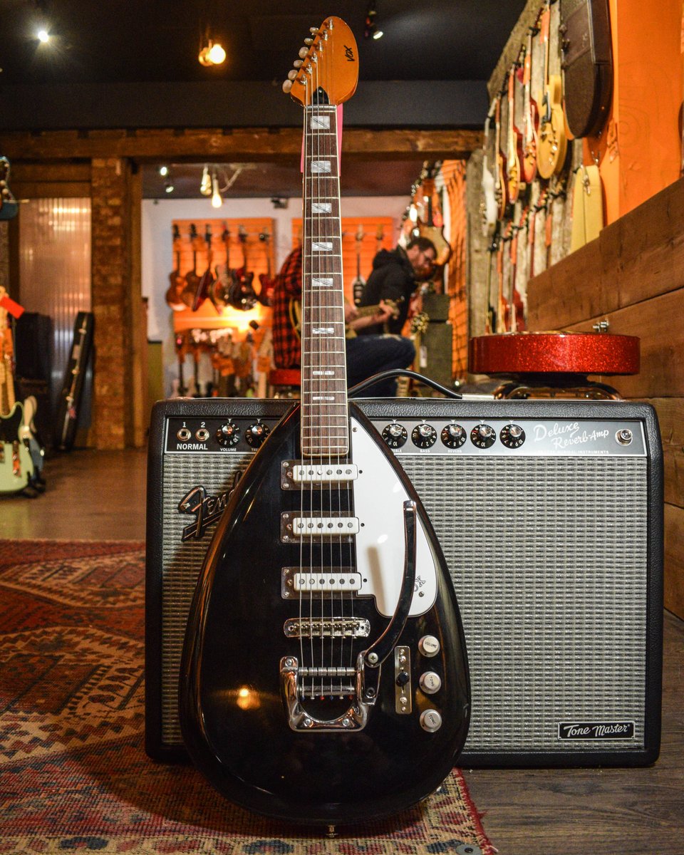 Tear-drops in Heaven...
Check out this awesome Vox Teardrop in black. Available at Wunjo's now!
.
.
#wunjoguitars #wunjo #wunjoelectrics #wunjoacoustics #vintageguitar #denmarkstreet #denmarkstreetlondon  #londonguitars #londonvintageguitars #vox #teardrop #vintagevox #voxguitars