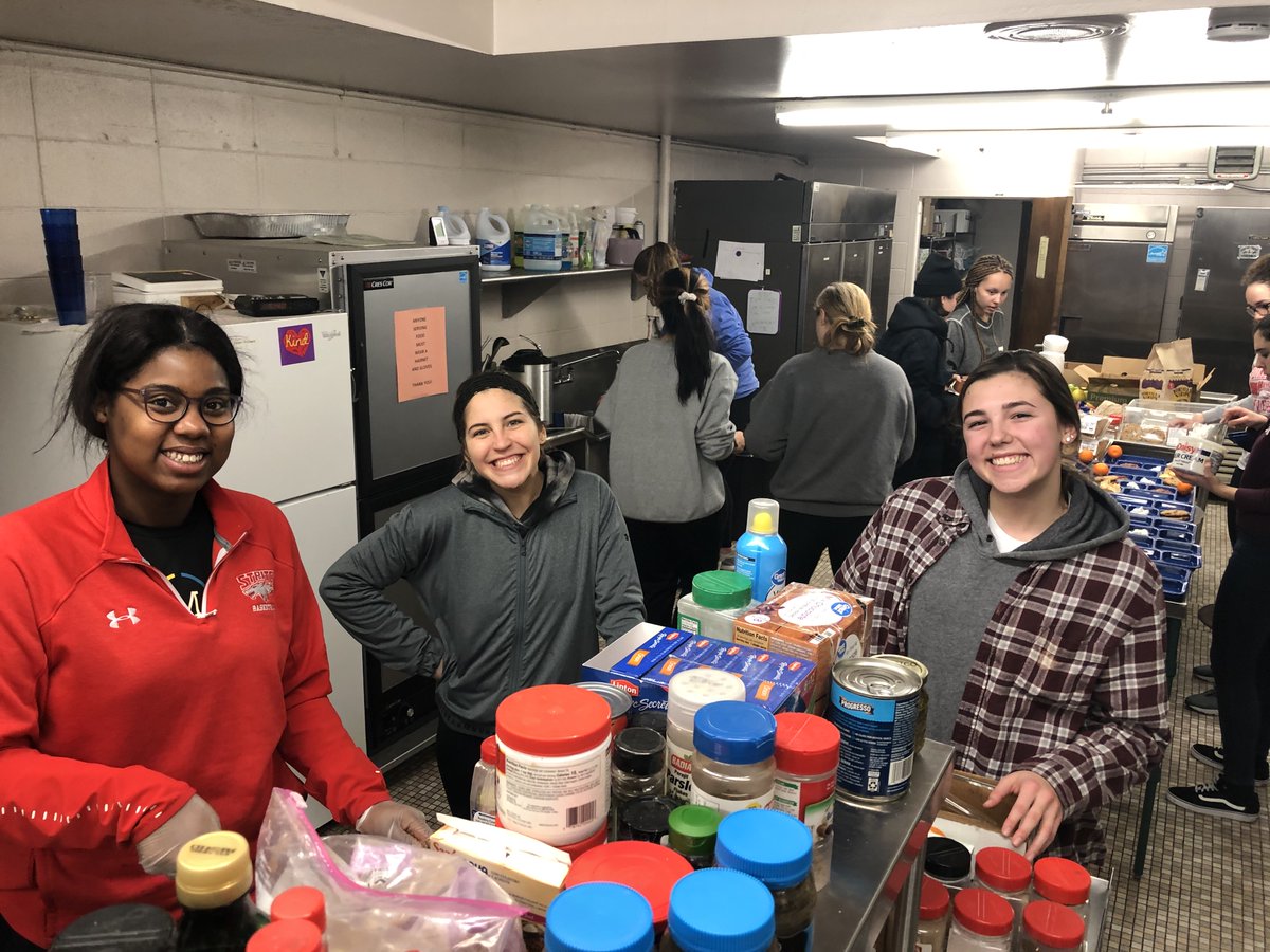 stritchu's tweet photo. The @StritchWolves women's basketball team recently visited the Milwaukee Women's Center and prepared meals for clients. Head coach John Pfaffl and the student-athletes bring our Franciscan Values to life through their community service. #StritchLife #StritchPride https://t.co/IXYZcvZOmC