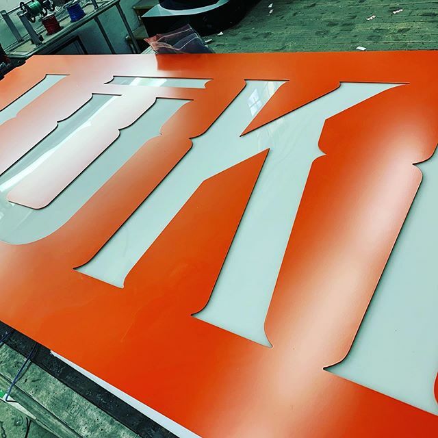 Luki is looking good today @lukibrew #sign #signs #denver #5280 #design #build #create #makers #makersgonnamake ift.tt/2QWNV0n