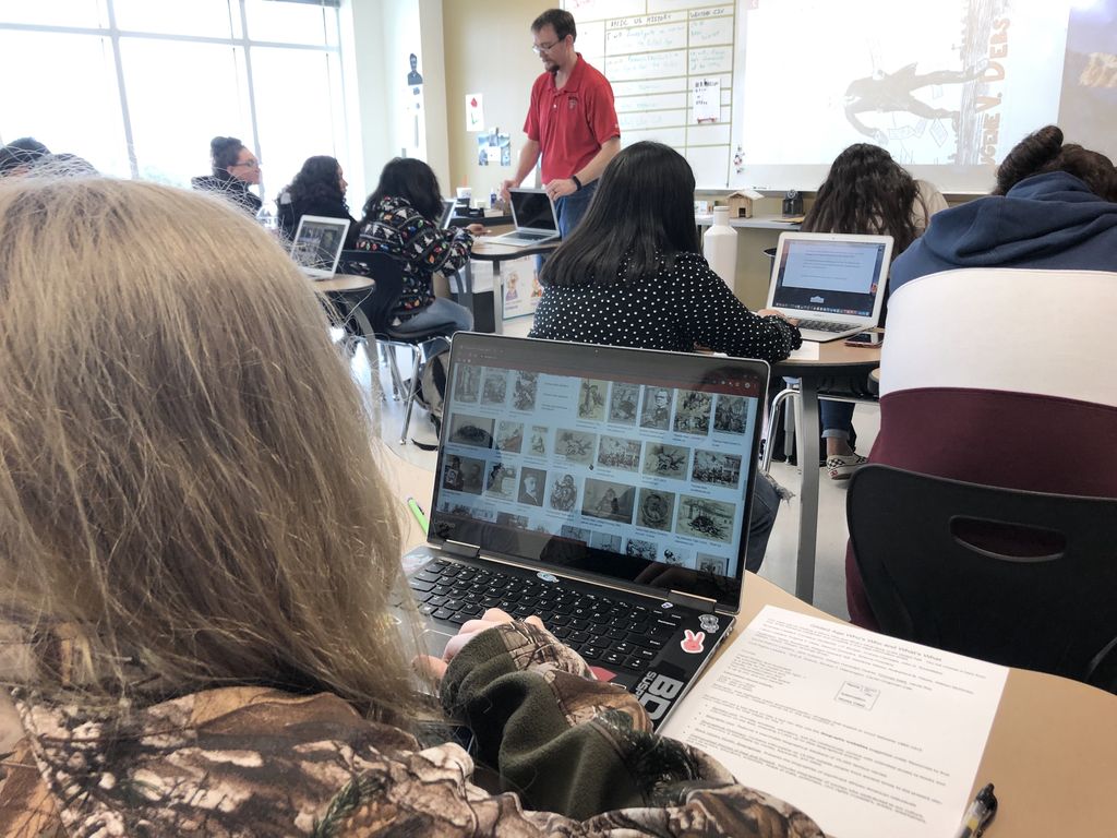 SeguinHSTx's tweet photo. @SeguinHSTx students research key figures of the Guilded Age in @MrTwomack’s AP U.S. History to offer contributions for their student-created information guide for future learning. #MatadorLearning #DevelopingReasearchSkills https://t.co/dlIoBy99X0