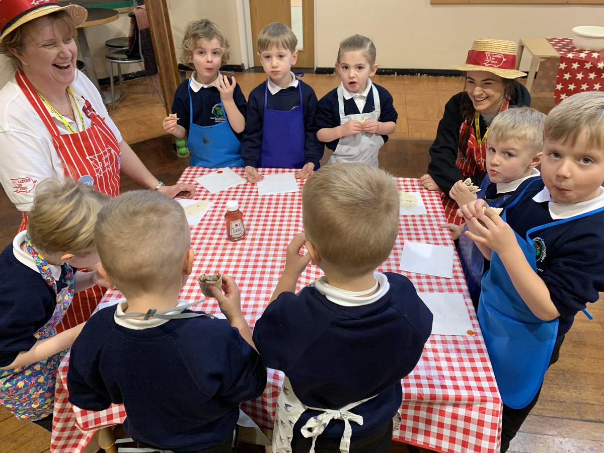 scps_foundation's tweet photo. FS2 had a great time making sausage rolls with @LadiesinPigs today. We learnt lots too! 🐖 🚜 #springcottageeyfs #springcottagedt https://t.co/f8LfEiw8cT