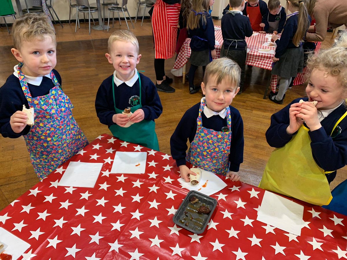 scps_foundation's tweet photo. FS2 had a great time making sausage rolls with @LadiesinPigs today. We learnt lots too! 🐖 🚜 #springcottageeyfs #springcottagedt https://t.co/f8LfEiw8cT