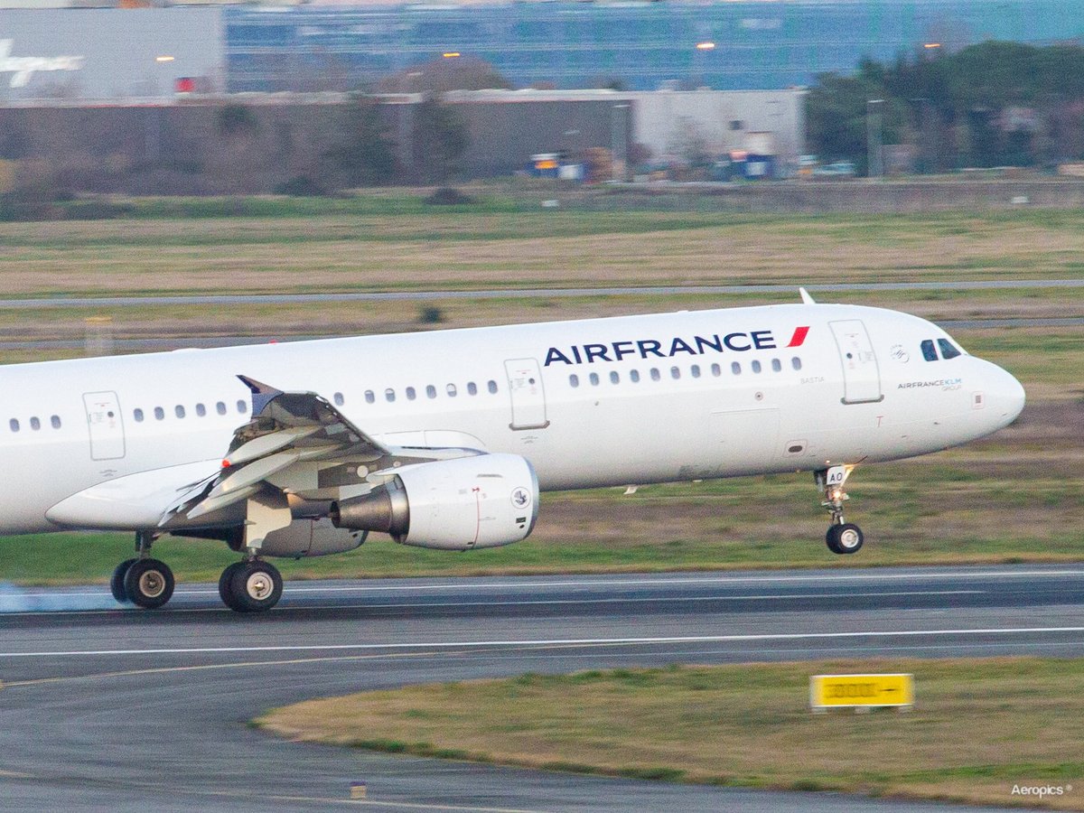 OlivierHoarau's tweet image. 🇫🇷 ✈️ #airbus #a321 of @AirFranceFR with blue  #winglets 🦐 #fgtao at @aeroport_tls ✈️
#AvGeek #airFrance #toulouse #aircraft #franceisintheair