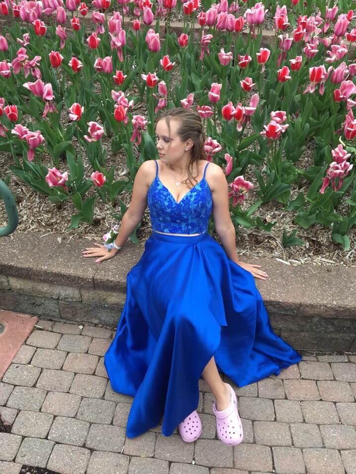 baileyyfaith's tweet photo. @emilykorff - 2 piece 
- altered shorter (im 5’5 and wore crocs) 
- bustle added 
- size 8 
- asking $500 obo https://t.co/tC4QvI93Qn