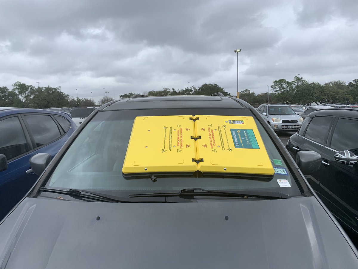 iasimeany's tweet image. $920 to get this removed.
All bc the university doesn’t have enough permits available nor parking options that are affordable for students that already pay to attend the University. Everyone send a dollar my way😢   @uhparking @UHouston