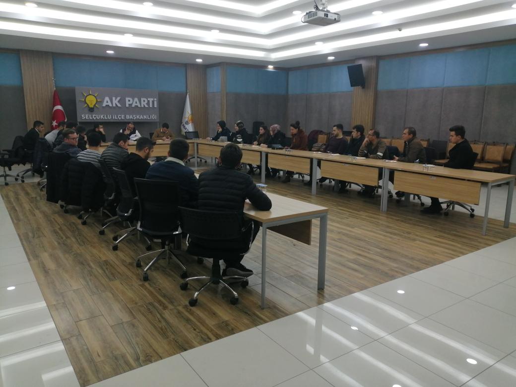 Haftalık olağan Yönetim Kurulu toplantımızı Başkanımız Osman Şahin başkanlığında teşkilat binamızda gerçekleştirdik. 

Gündeme dair değerlendirmelerde bulunduk.