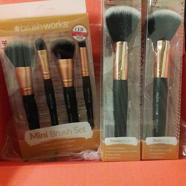 CrelmToothpast's tweet photo. @brushworksuk #brushworks #haul https://t.co/YnMukfPyNi https://t.co/dtQTYbTwgL